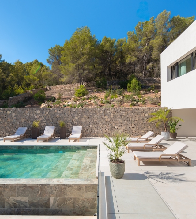 Resa Estates Ibiza villa te koop modern 1. pool side.jpg